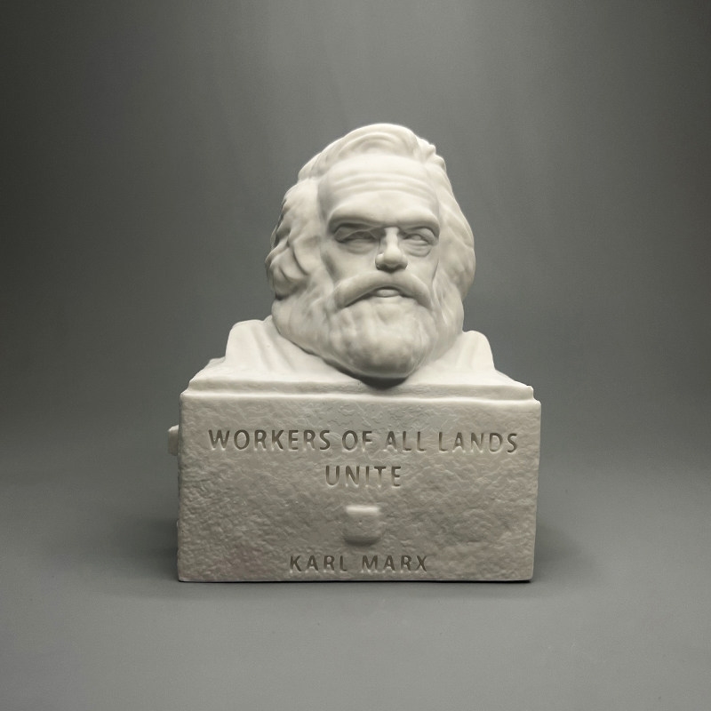 Home Office With Library - Escultura de busto de gesso de