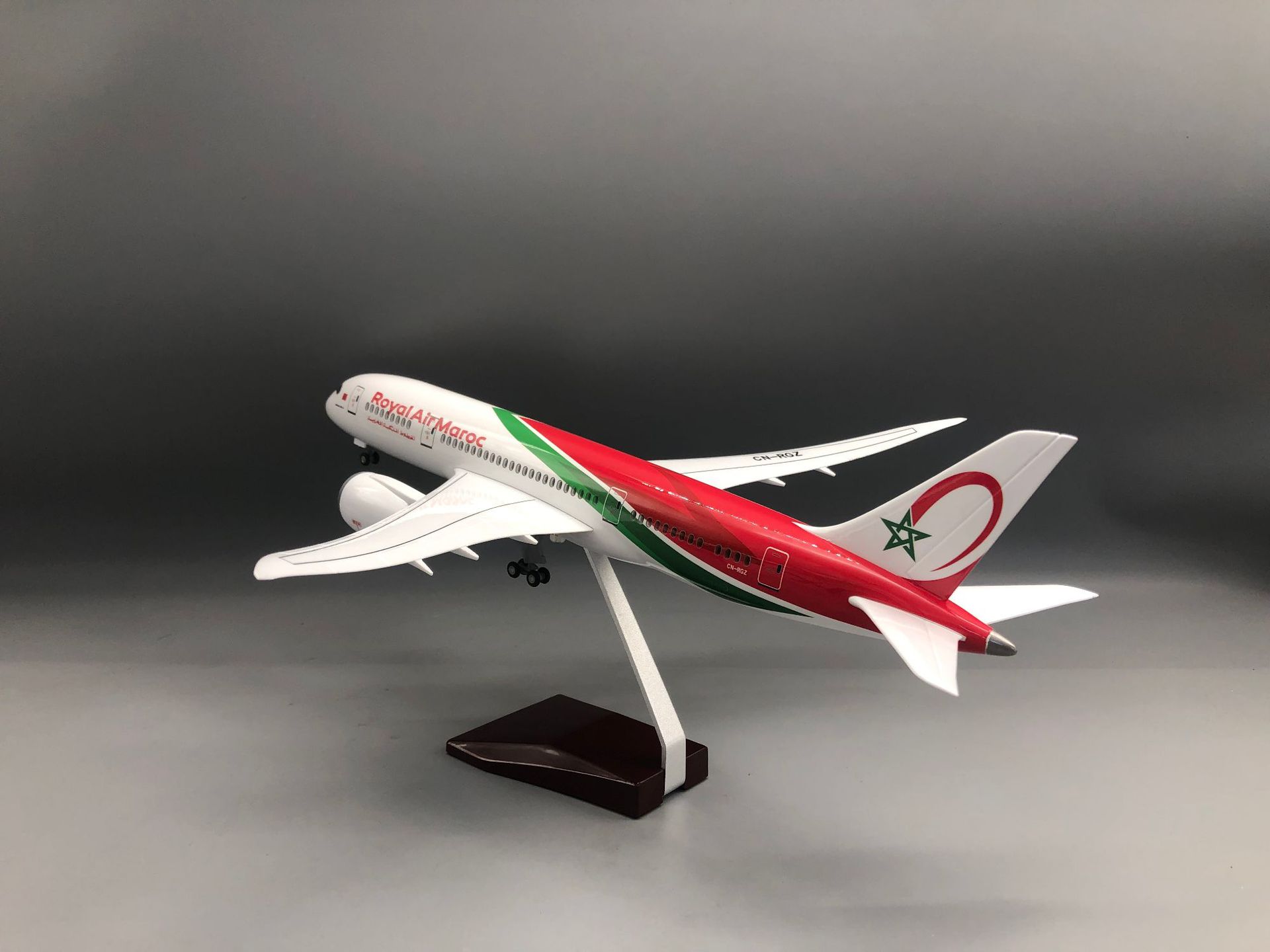 Modelo de Avião Royal Air Maro - Home Office Architecture avaliação e preço